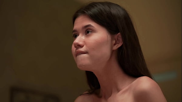 lesbiana entrecerrando los ojos