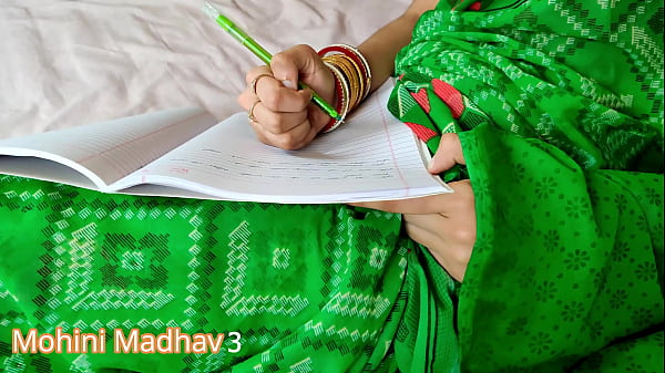 El alumno de un alumno, un alumno y un profesor de hindi.