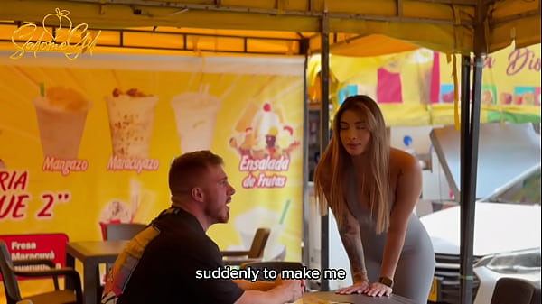 Milf Conrammom convence a un cliente extranjero para que altere su casa mientras su marido no está