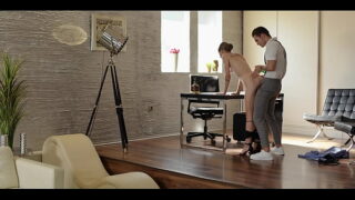 Secretaria sectaria – Tiffany Tatum kirampie semen en la boca evitando el sexo