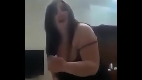 Un joven se derrite con la madre de Arabia Saudita en una casa de casas