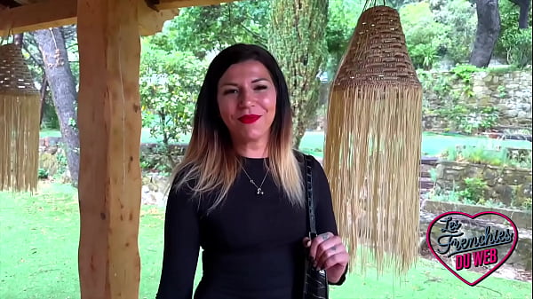 Gwen, una hermosa mujer, asume desafíos en sus mapas.