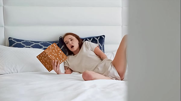 Hottie es follada por su libro sucio – pervertido