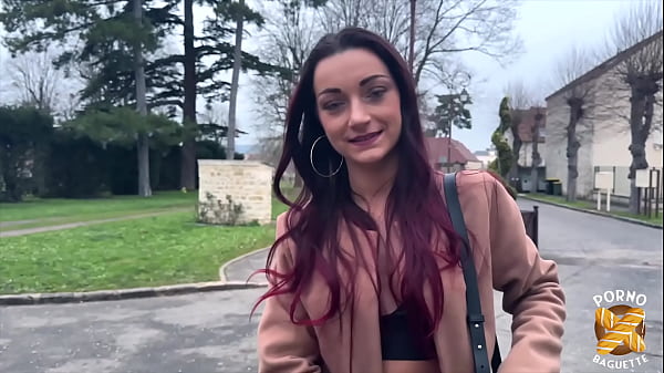 Ángela, una belleza triste, siempre tiene hambre.