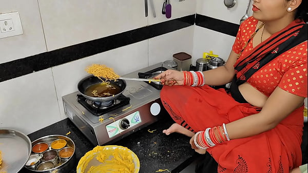 Komal Bhabhi en la cocina