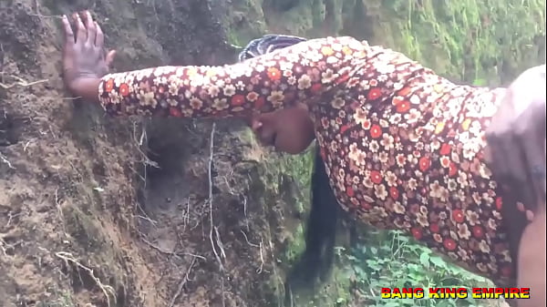 La esposa de ébano Amasueur Carder atrapó la trampa de la carne de monte africana – hardcore bush porno