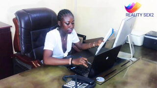 La señora negra cachonda quiere decepcionarse