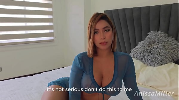 La zorra Anassisamiller se enoja mientras habla por teléfono con