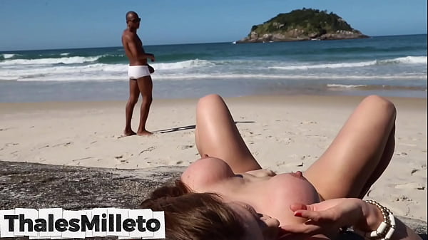 Llevé a una chica caliente a una playa desierta, estaba tan loca de felicidad que terminó con sed de deshacerse de mí.