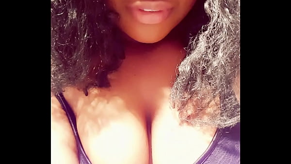 Los días de Jasmine se están preparando para la ducha. Jugando con mis grandes pollas y mi culo.