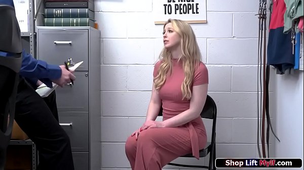 Milf criminal tetona perseguida por un oficial