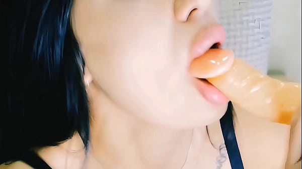 Mis dedos tocan mi gran y dulce coño (MBLHA)