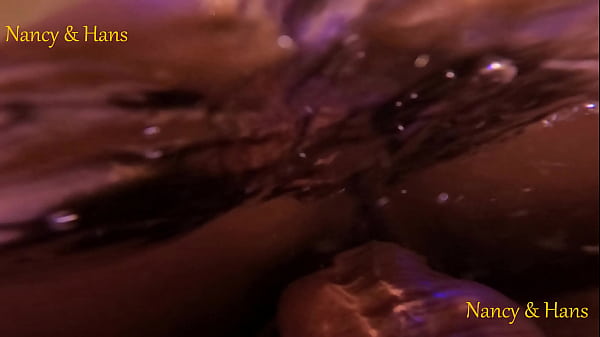 Sexo en una olla caliente. Nancy y Hans. Gopro. Fotografiado bajo el agua.