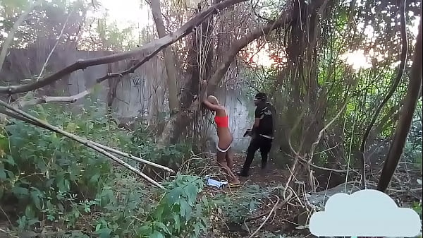 Vídeo de una niña desaparecida en West Derad en línea (Leo Ogro y Nicoli Wolf)