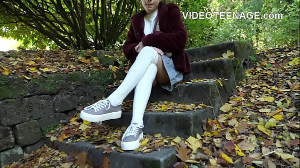 una hermosa chica que roba porno