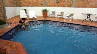 ! ¡No quiero que entres! ¡Dicen que a tu esposa no le gustan los jóvenes! Pero ese fue el único día. (Video real) ¡nadie comparte esto!