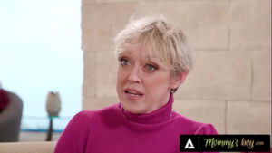 EL NIÑO DE MAMÁ - ¡No te pierdas estas COMPILACIONES de 1 HORA de madrastra caliente follando! ¡Trío, Voyeur Y MÁS!