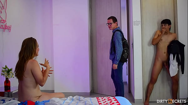 La madrastra se cubrió con sus relojes siendo infiel a