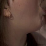 Mamada, primer plano, semen en la boca.