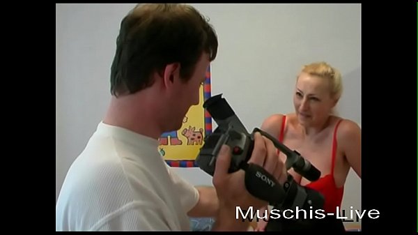 Rubia atractiva hace un vídeo divertido