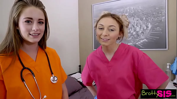 Un diseñador me hace sentir bien. Adolescente con una adolescente