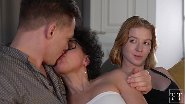 Violación del TOboo. Mi esposa Ebony nos compartió con él. 4k hd teta